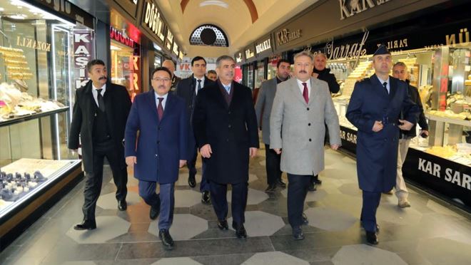 Azerbaycan Savunma Bakanı ve Vali Çiçek