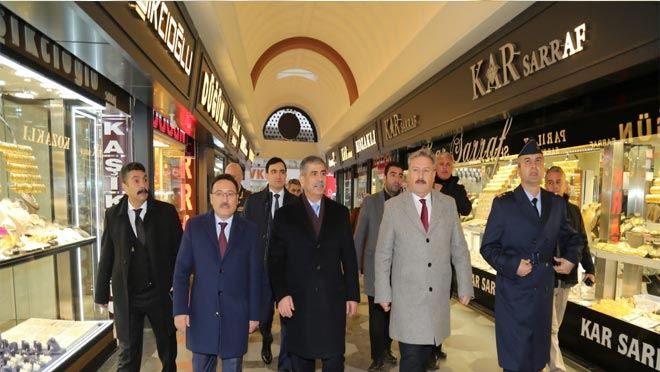   Azeri Bakan Kazancılar Esnafı’nı  ziyaret etti