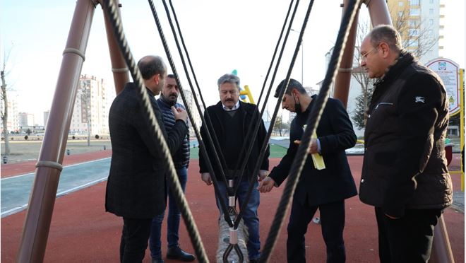Başkan Palancıoğlu Parklardaki Oyun Gruplarını İnceledi