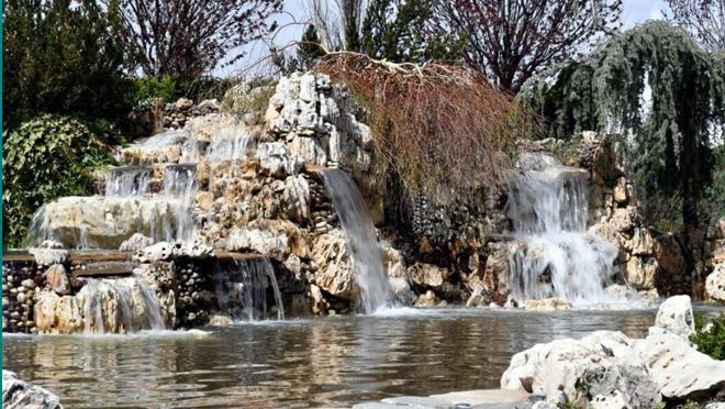 Kayseri OSB Şehitler Parkı’ndaki çağlayanları temizledi, su verdi
