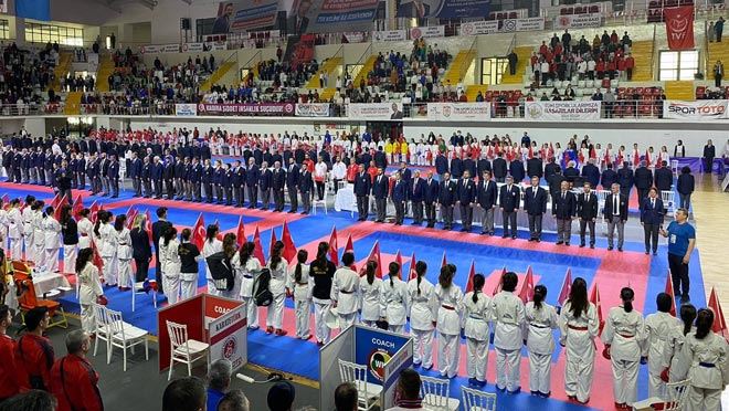 Karate Sporcuları Sivas’tan Döndü