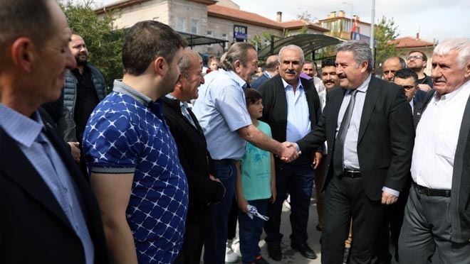 Başkan Palancıoğlu vatandaşlarla bayramlaştı