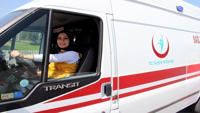 Kadın Sağlıkçılara ‘ambulans sürüş teknikleri’ eğitimi