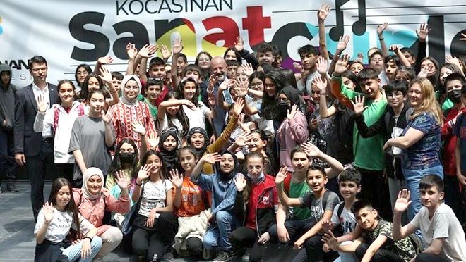 Başkan Çolakbayrakdar: “Gençlerimizle büyük ve güçlü Türkiye’yi inşa ediyoruz”