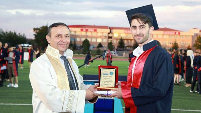 ERÜ Spor Bilimleri Fakültesi’nde mezuniyet coşkusu