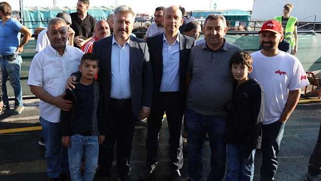 Başkan Palancıoğlu, Kurban Pazarındaki Vatandaşlarla Bayramlaştı