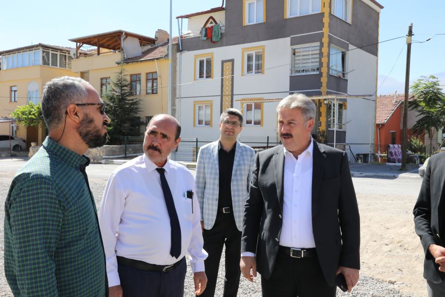 Başkan Palancıoğlu, Danışmentgazi Mahallesin’deki 20 derslikli ilkokulda incelemelerde bulundu