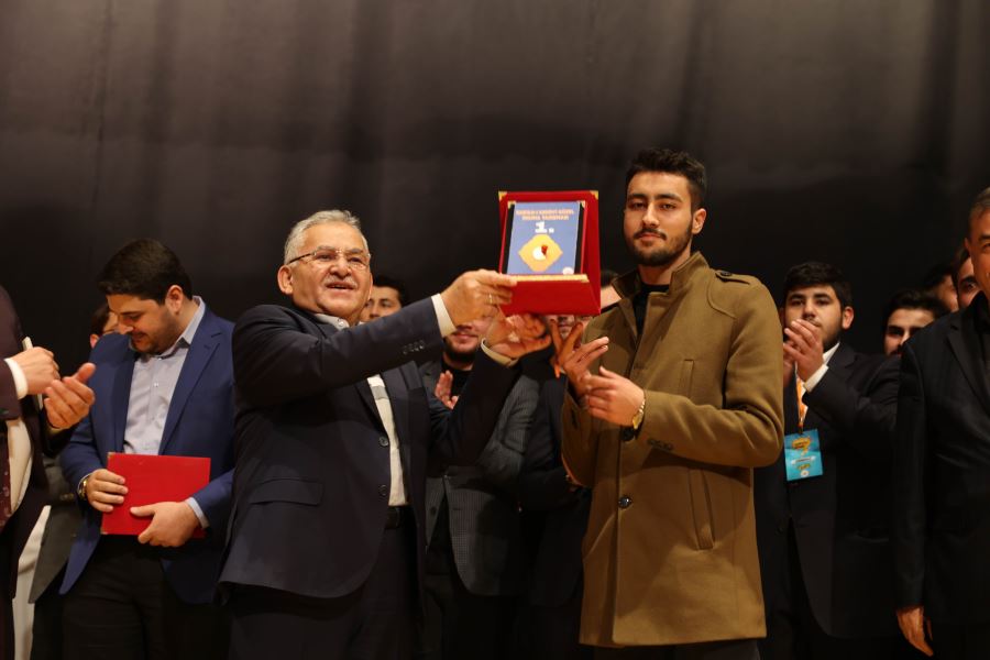 Başkan Büyükkılıç, Kuran-I Kerim’i Güzel Okuma Yarışması’nda gençlerle buluştu