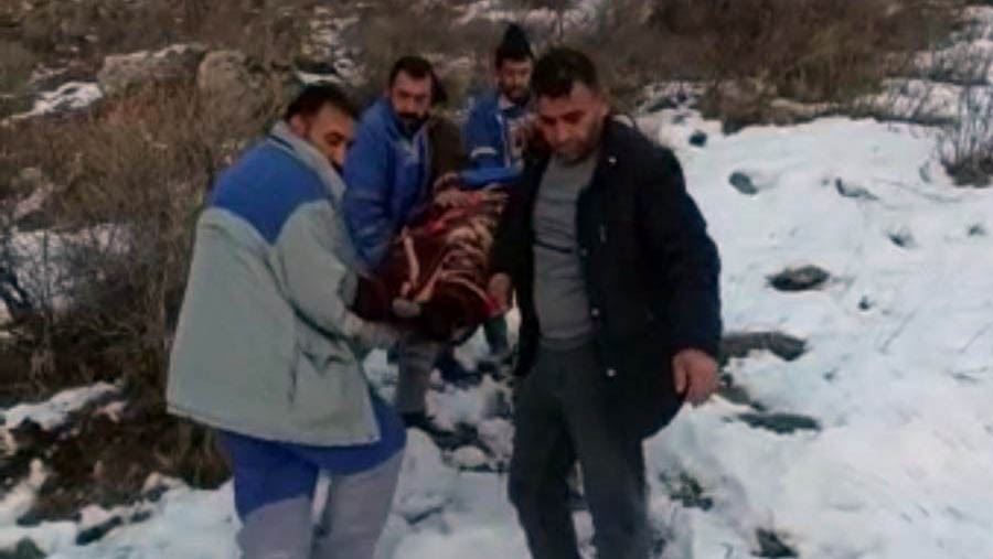 Kayalıklardan aşağı yuvarlanan KASKİ çalışanı yaralandı