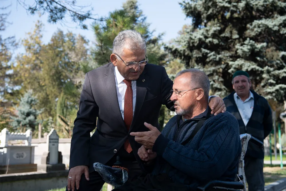 Başkan Büyükkılıç: “Engelli vatandaşlarımız, raylı sistem araçlarına artık daha kolay biniyor”