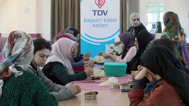 TDV Kayseri Kadın Kolları depremin izlerini etkinliklerle siliyor