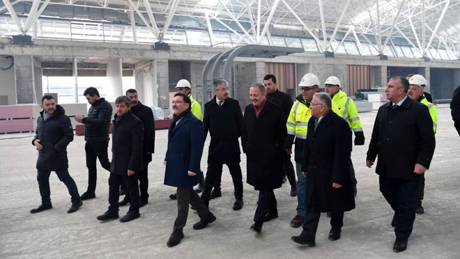 Kayseri protokolü Kayseri Havalimanı Yeni Terminal Binası çalışmalarını yerinde inceledi