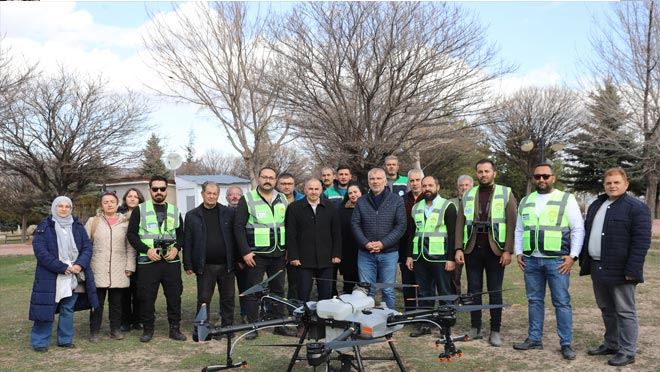   Büyükşehir’den drone ile park ilaçlama hizmeti