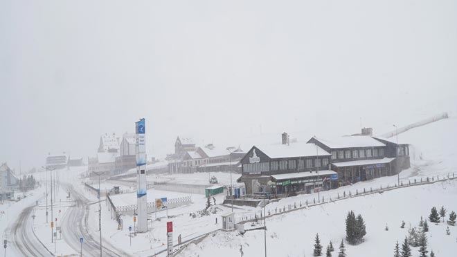 Kış yeniden geldi Erciyes’e mart karı yağdı 