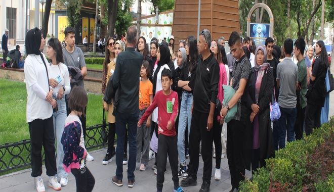 Depremzede öğrenciler Kayseri’yi gezdi