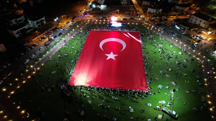 Dünyanın en büyük Türk bayrağı Kayseri’de açıldı