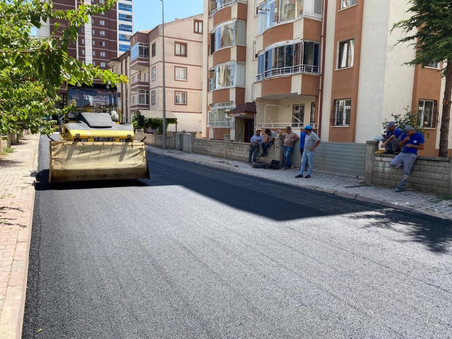 Sakarya Mahallesi’nde 5 sokakta asfalt yenileniyor