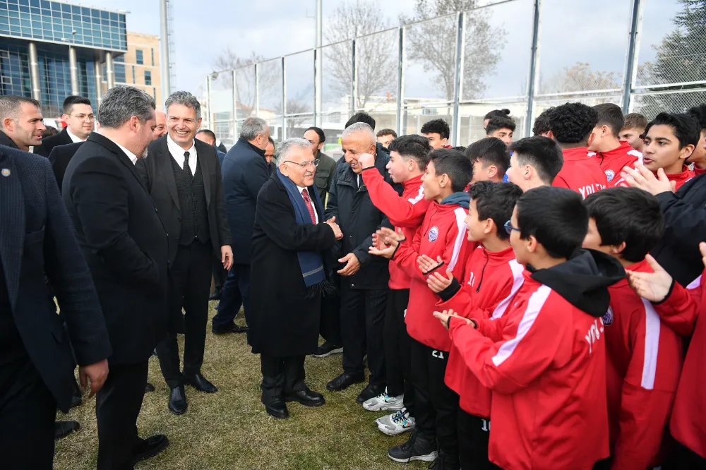 Başkan Büyükkılıç’tan spor şehrine yakışır Kayseri’de amatör spora bir destek daha