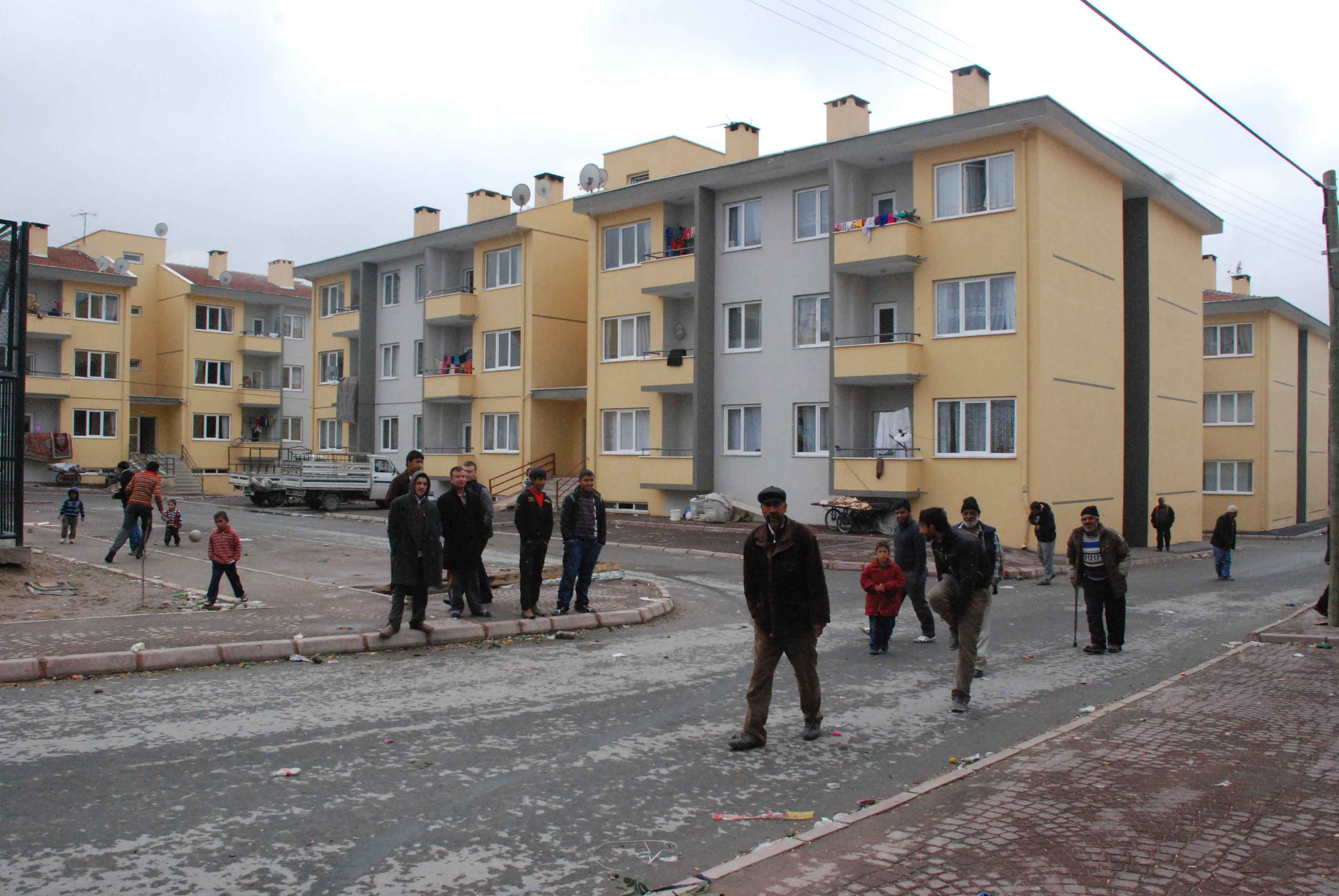200 dairelik sosyal konutlar hak sahiplerine verildi
