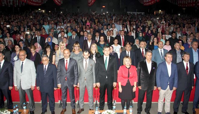 MHP´LİLER ALİ KINIK KONSERİYLE COŞTU