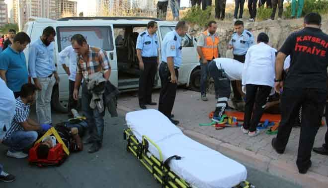 TALAS´TA TRAFİK FACİASI UCUZ ATLATILDI