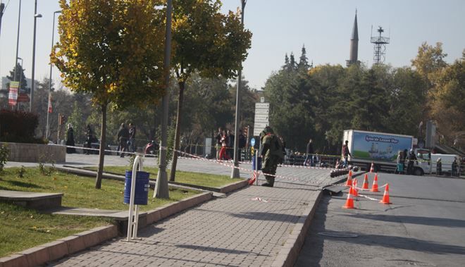 KENT MEYDANINDA ŞÜPHELİ POŞET ALARMI