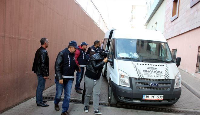 ?İKRAMİYE KAZANDINIZ´ YALANIYLA DOLANDIRICILIK YAPAN 7 KİŞİ ADLİYEYE ÇIKARILDI