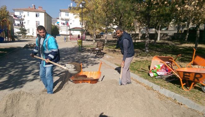 KOCASİNAN PARKLARINI RENKLENDİRİYOR