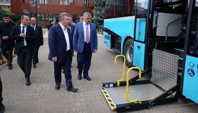 BAŞKAN ÇELİK EN UYGUN OTOBÜSLERİ ALMAK İÇİN İNCELEMELERİNİ SÜRDÜRÜYOR