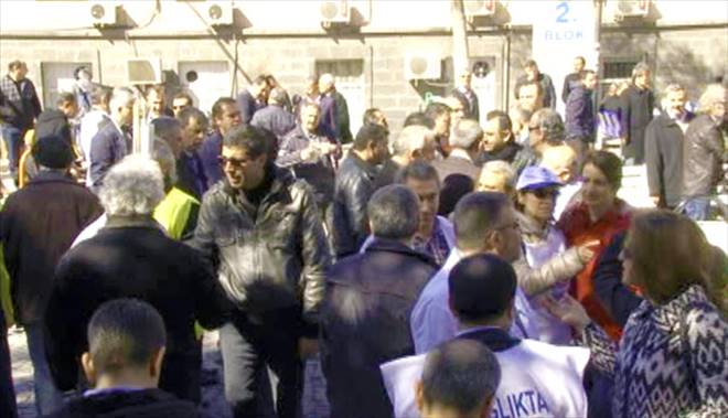 SAĞLIKÇILAR İŞ BIRAKIP