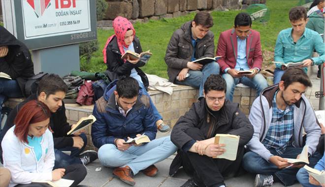 ERÜ SİYASAL BİLİMLER KULÜBÜ ÜYELERİNDEN 