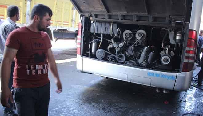 OTOBÜSLERİ ARIZALANAN YOLCULAR