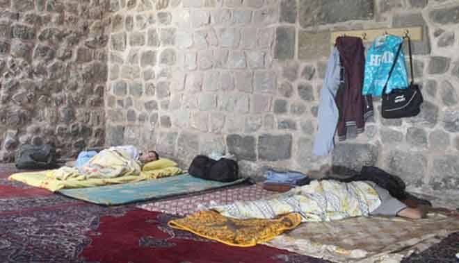 KADİR GECESİNİ İTİKAFLA ARIYORLAR