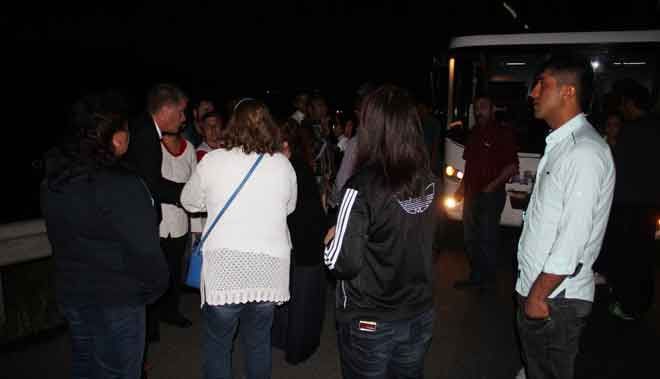 OTOBÜSLERİ ARIZALANAN YOLCULAR