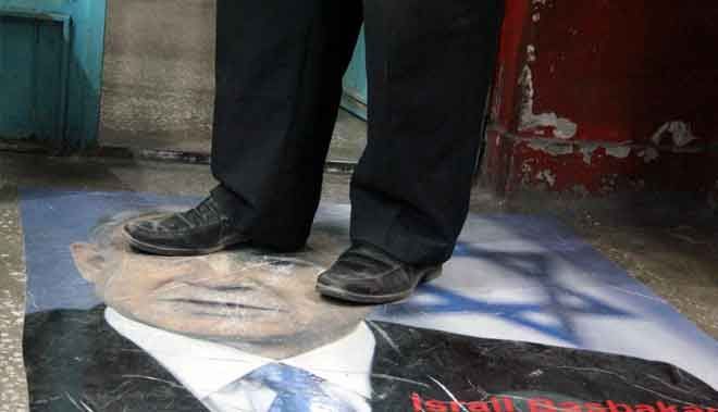 İSRAİL ASKERLERİNİN MESCİD-İ AKSA´DAKİ SALDIRISINA KAYSERİLİ ÇAYCIDAN FOTOĞRAFLI TEPKİ