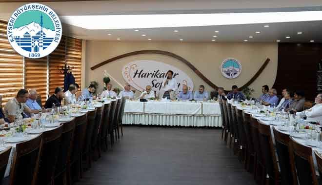 BAŞKAN ÇELİK GÖNÜLLÜ KÜLTÜR TEŞEKKÜLLERİ´NİN KAHVALTISINA KATILDI