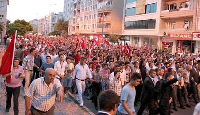 KAYSERİ´DE BİNLER ŞEHİTLER İÇİN YÜRÜDÜ