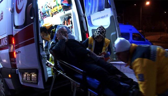 DUR İHTARINA UYMAYAN OTOMOBİLE POLİS ATEŞ AÇTI