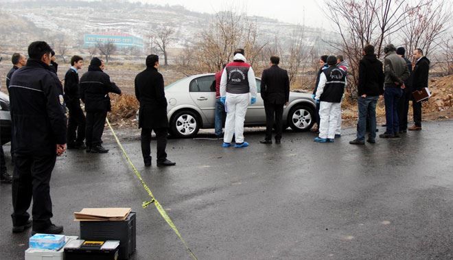 OTOMOBİLİNDE ÖLÜ BULUNDU