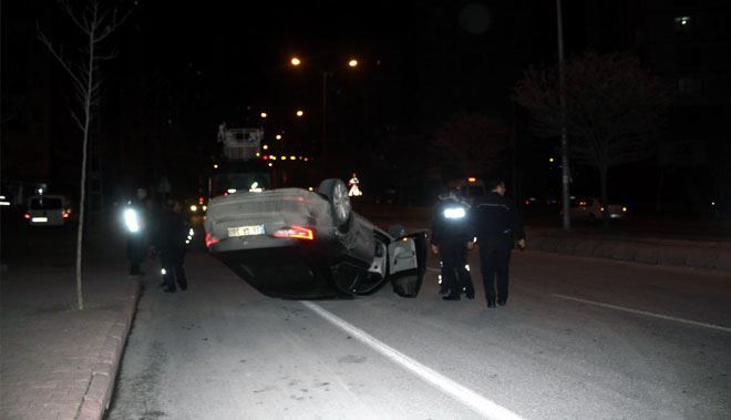 PARK HALİNDE DURAN OTOMOBİLE ÇARPTIKTAN SONRA TAKLA ATTI