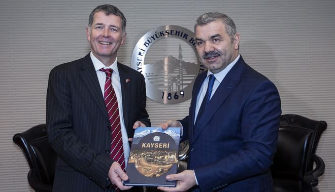 İNGİLTERE BÜYÜKELÇİSİ MOORE, BAŞKAN MUSTAFA ÇELİK´İ ZİYARET ETTİ