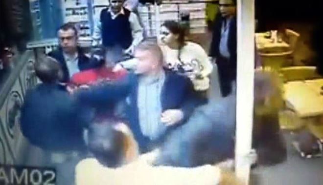 GARSONA UÇAN TEKMELİ VE SOPALI SALDIRI