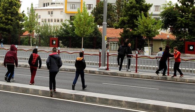 ÜST GEÇİDİ KULLANMAYIP