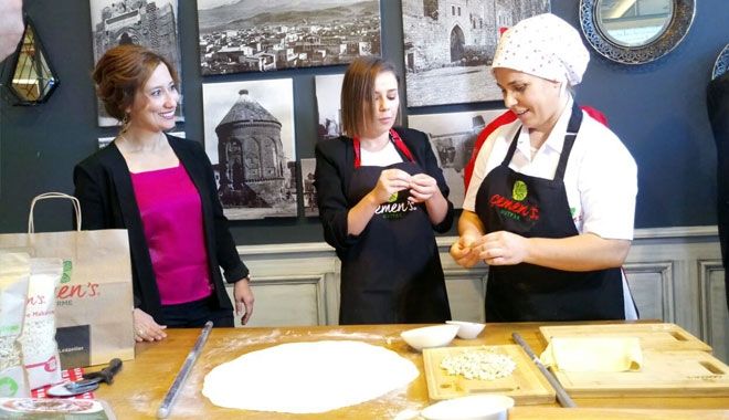 ŞARKICI MERVE ÖZBEY