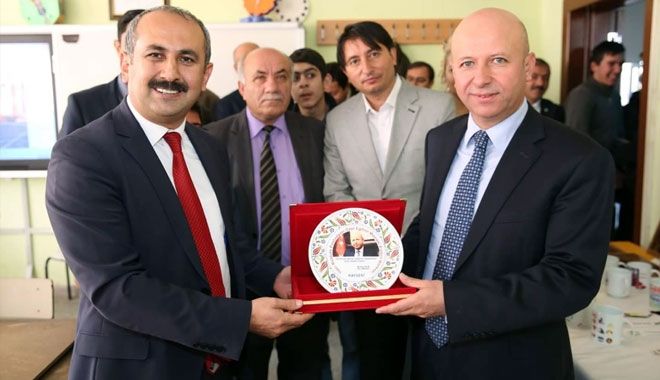 EĞİTİMCİNİN DOSTU ÇOLAKBAYRAKDAR´A