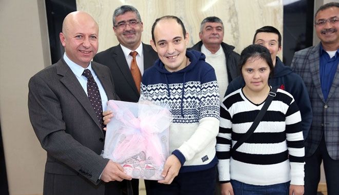 ÇOLAKBAYRAKDAR, ?ENGELLİLERLE