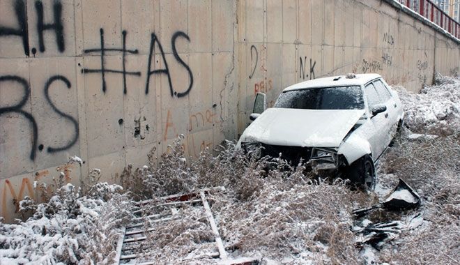 OTOMOBİL KÖPRÜDEN UÇTU