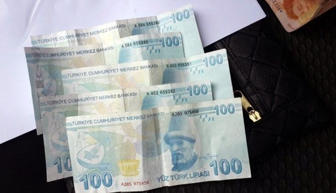 PİYASAYA SAHTE PARA SÜREN