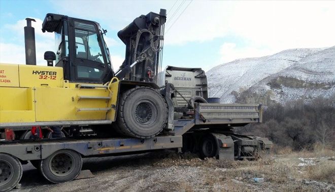 ÇEKİCİYLE POLİSTEN KAÇARKEN