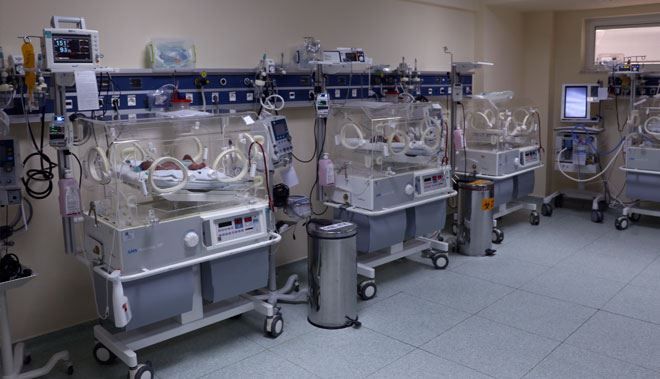 YENİ DOĞAN BEBEKLERE KRİTİK TARAMA